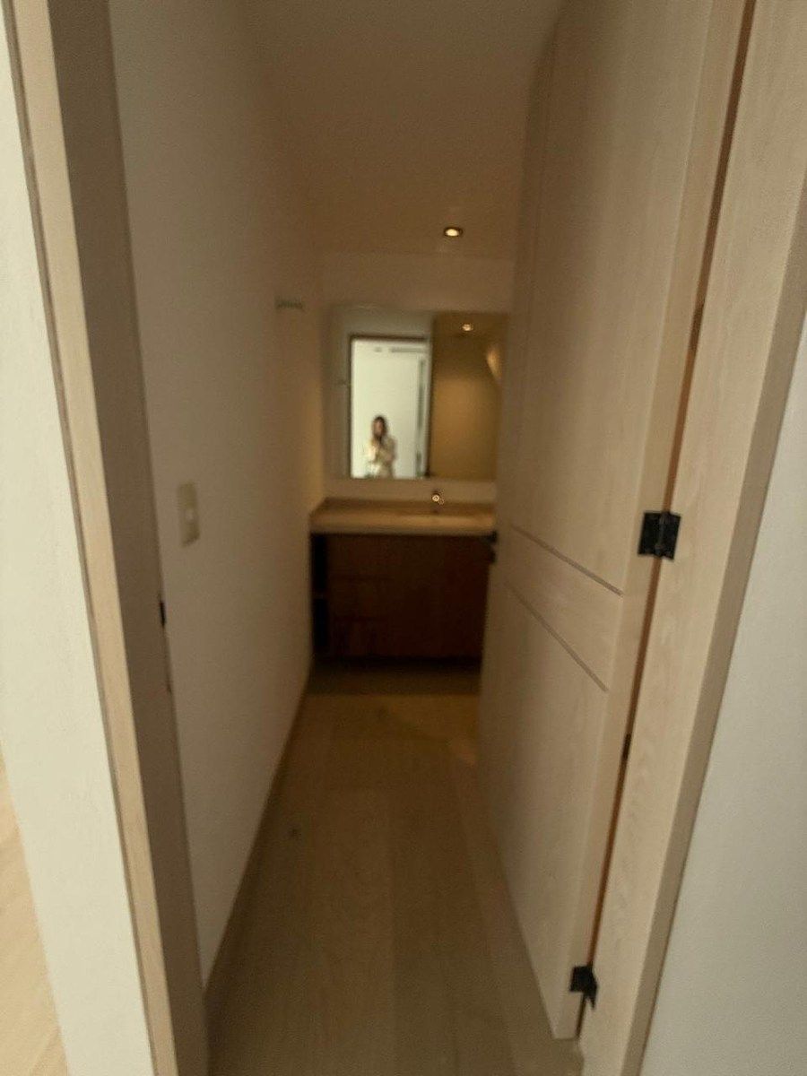 8 de 32: medio baño de visitas