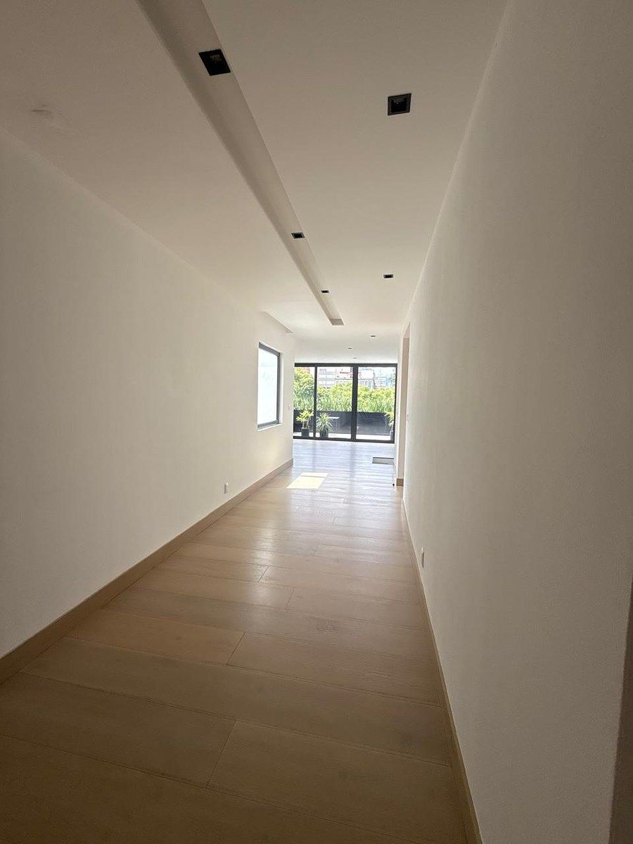 19 de 32: Pasillo 2da Planta