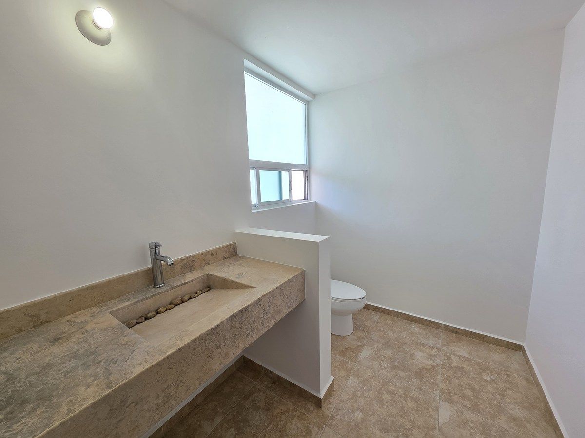 5 de 25: medio baño de visitas