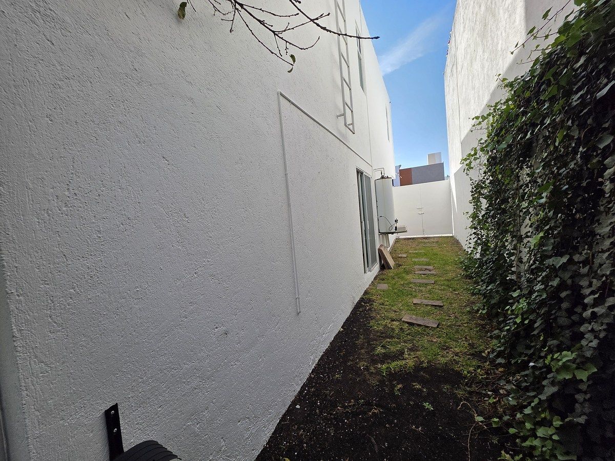 11 de 25: pasillo lateral