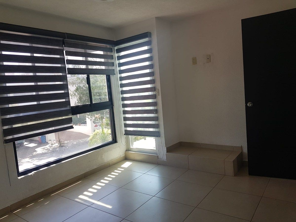 7 de 14: Recámara Principal con terraza