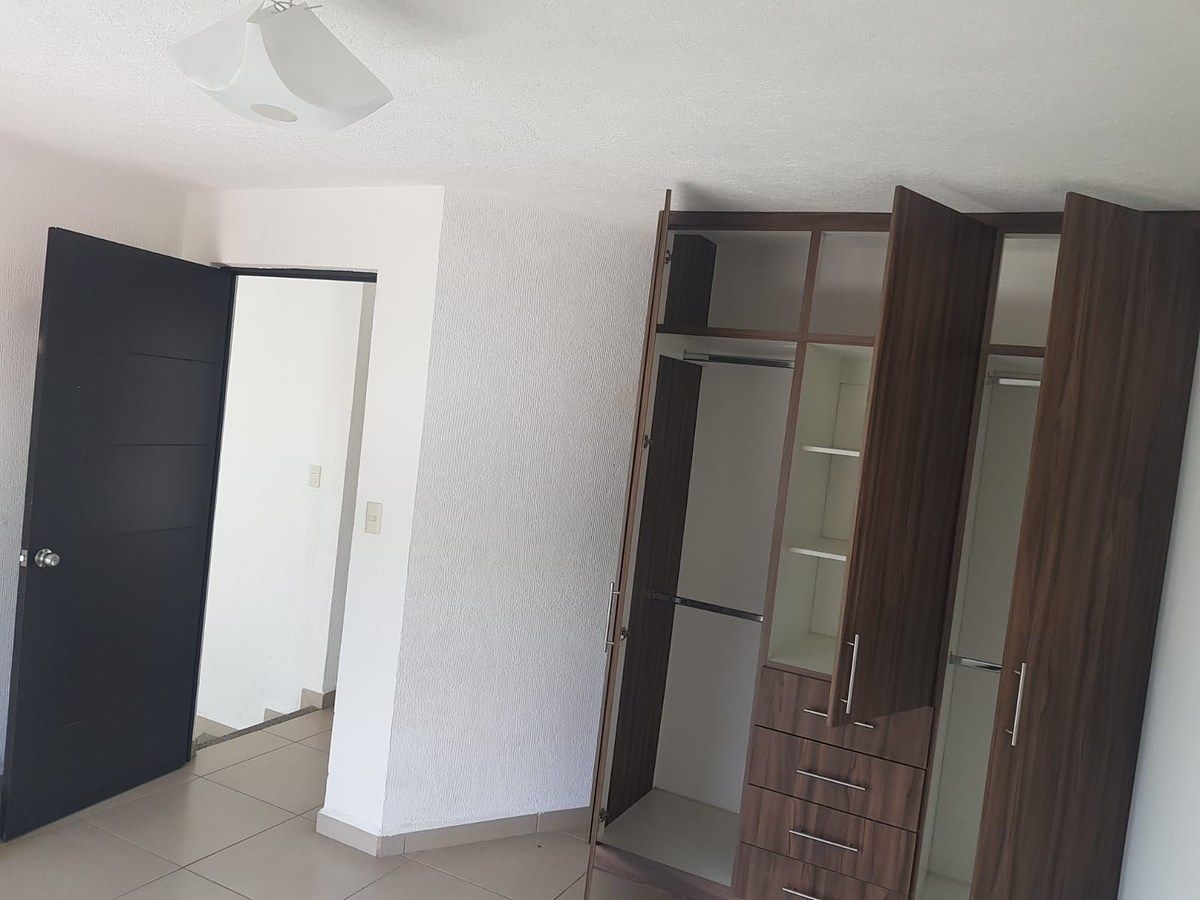 8 de 14: Las dos recámara cuentan con closet.