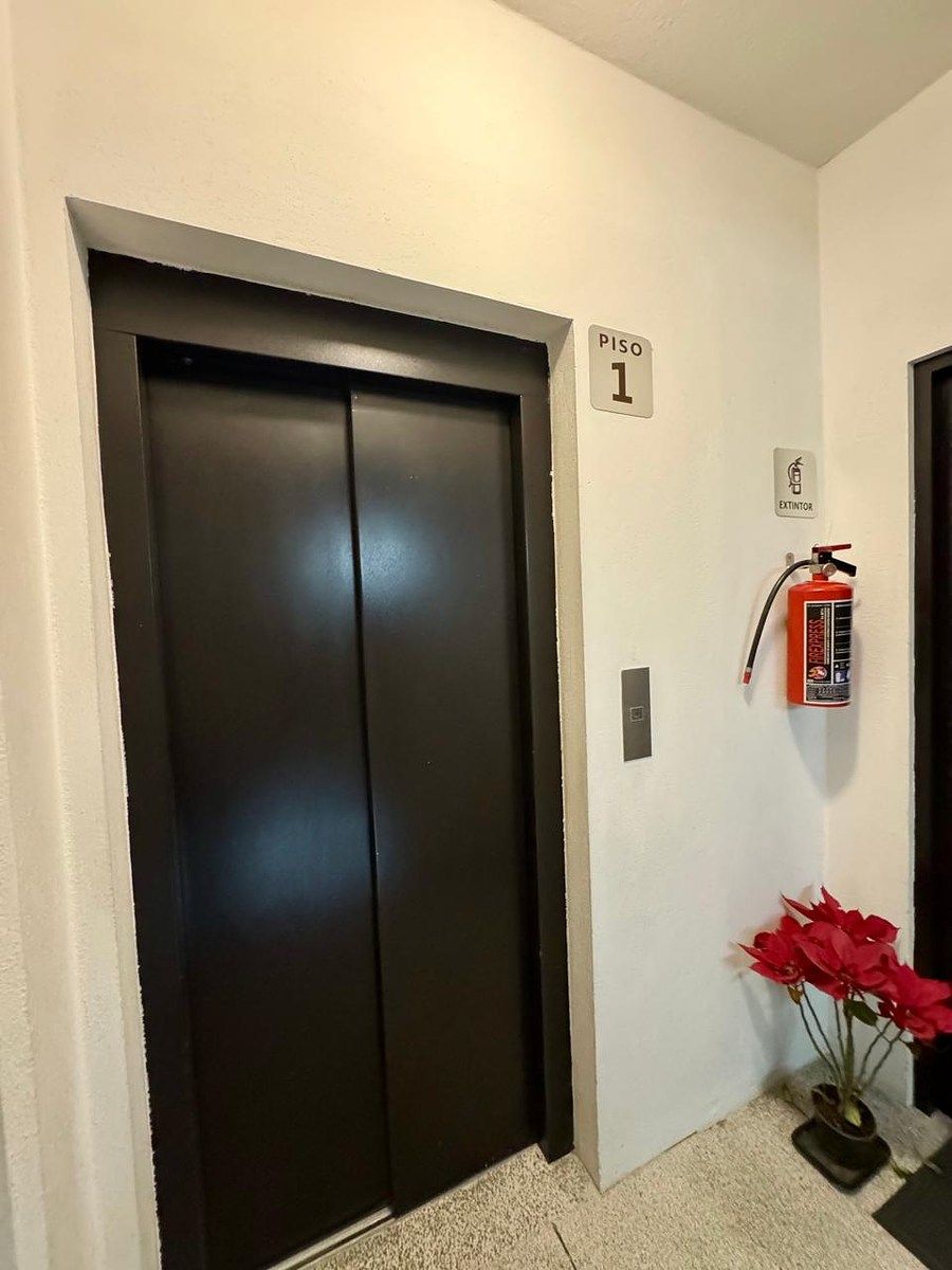 5 de 22: Elevador piso 1