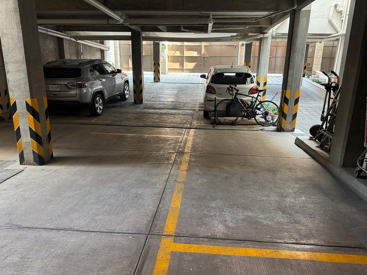 2 de 22: " estacionamientos independientes