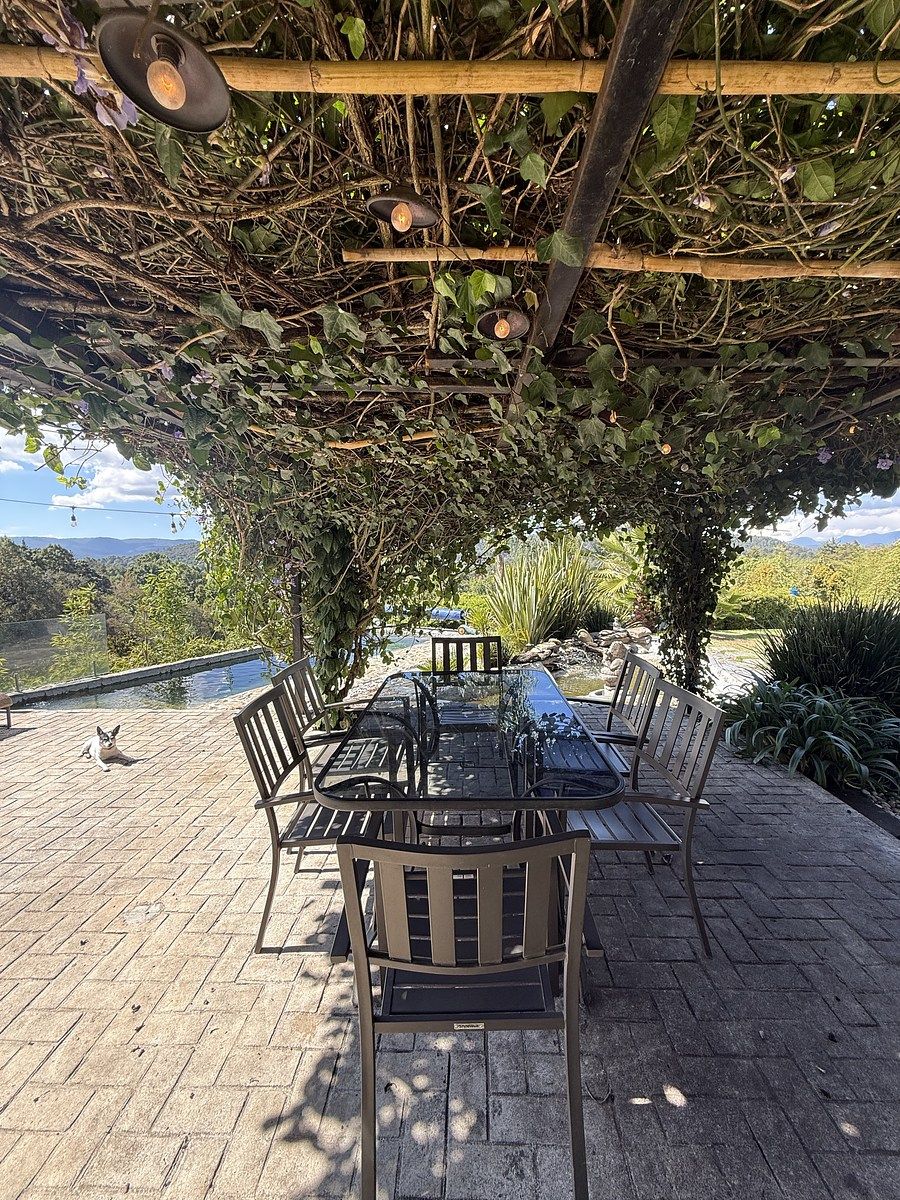 4 de 36: Comedor exterior