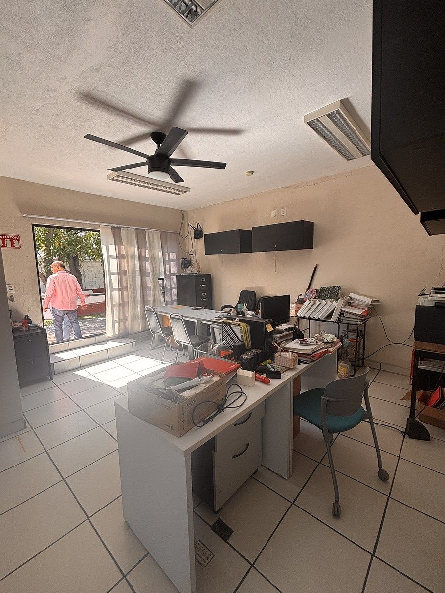 2 de 17: Una de las oficinas