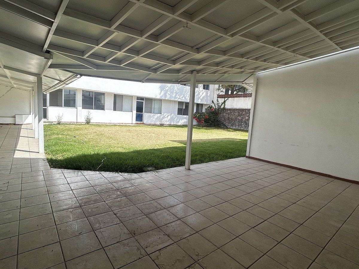 17 of 18: Terraza techada trasera