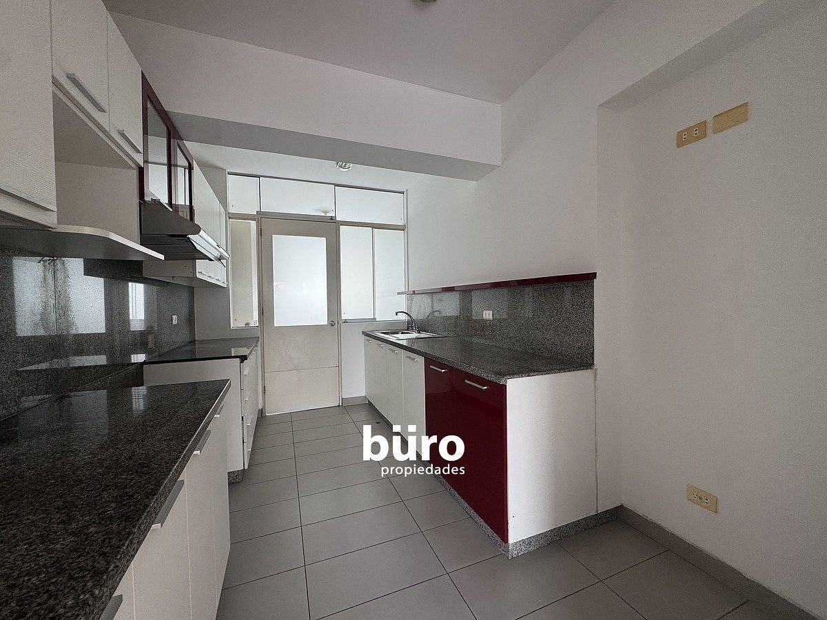 Cocina con campana extractora., foto 3 de 13