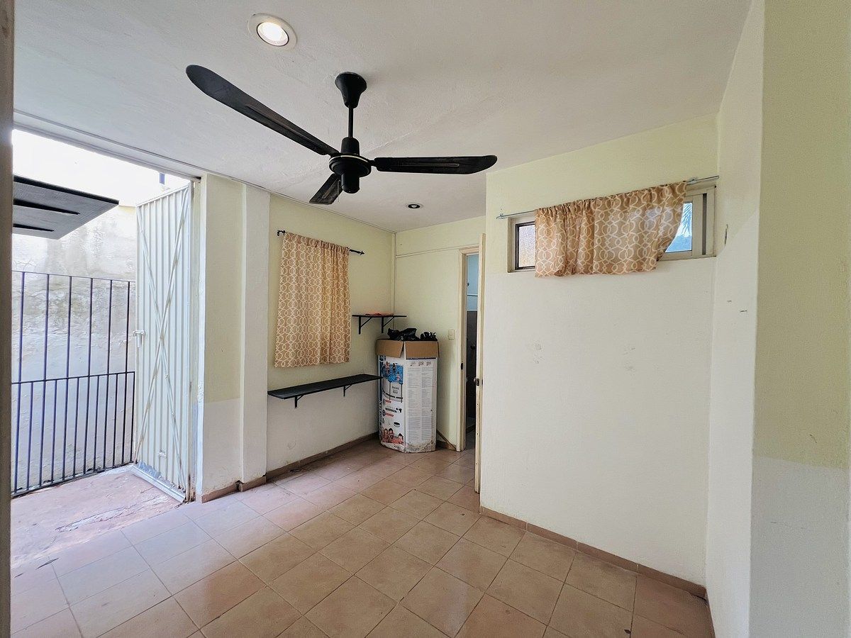 7 de 23: CUARTO DE SERVICIO