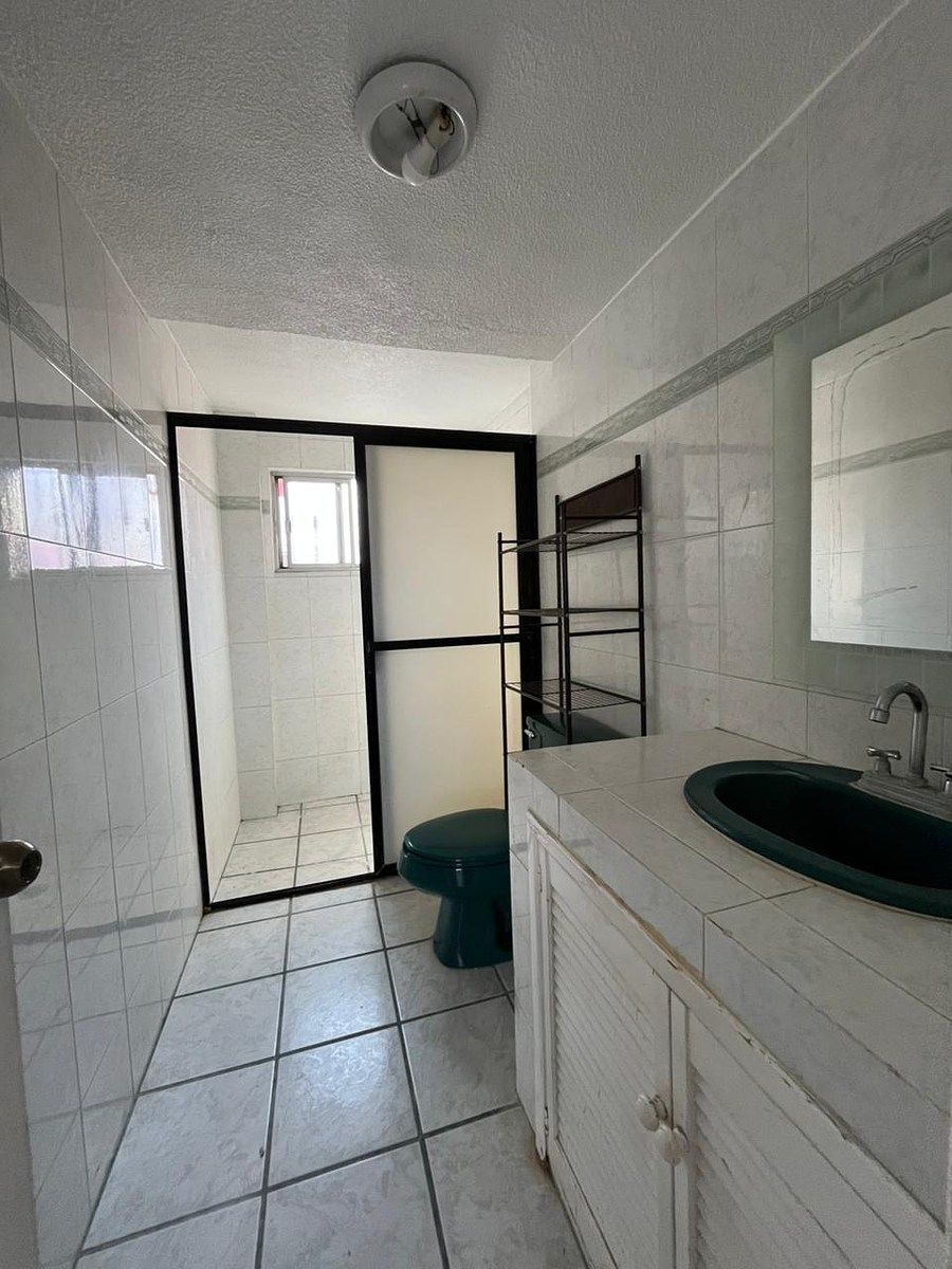 14 of 17: Baño planta alta