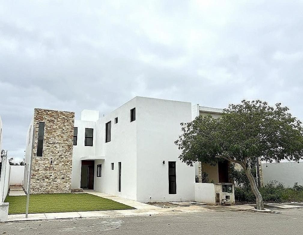 1 of 19: Fachada Principal