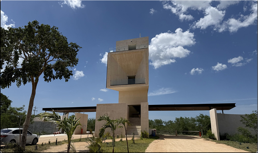 1 of 20: Entrada y mirador