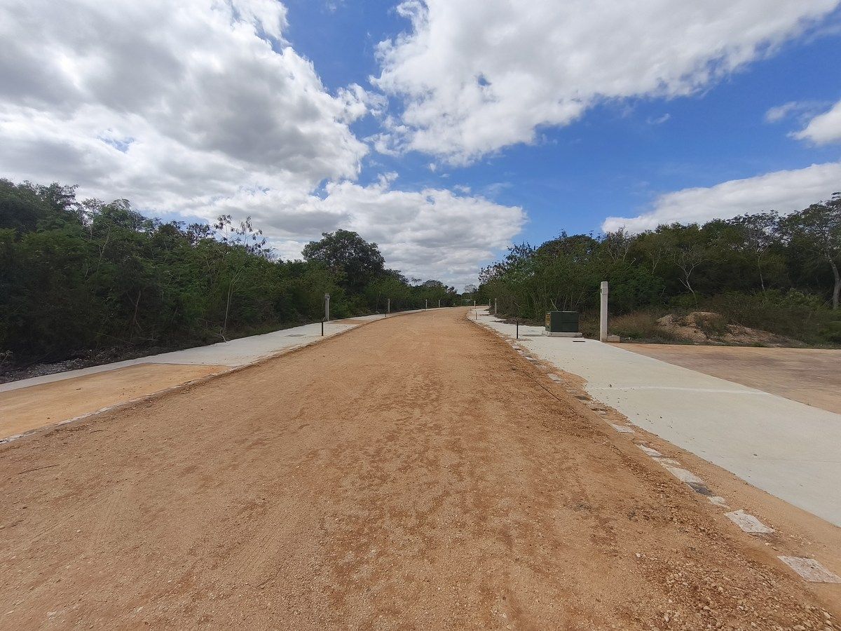 4 of 20: Calle cerrada