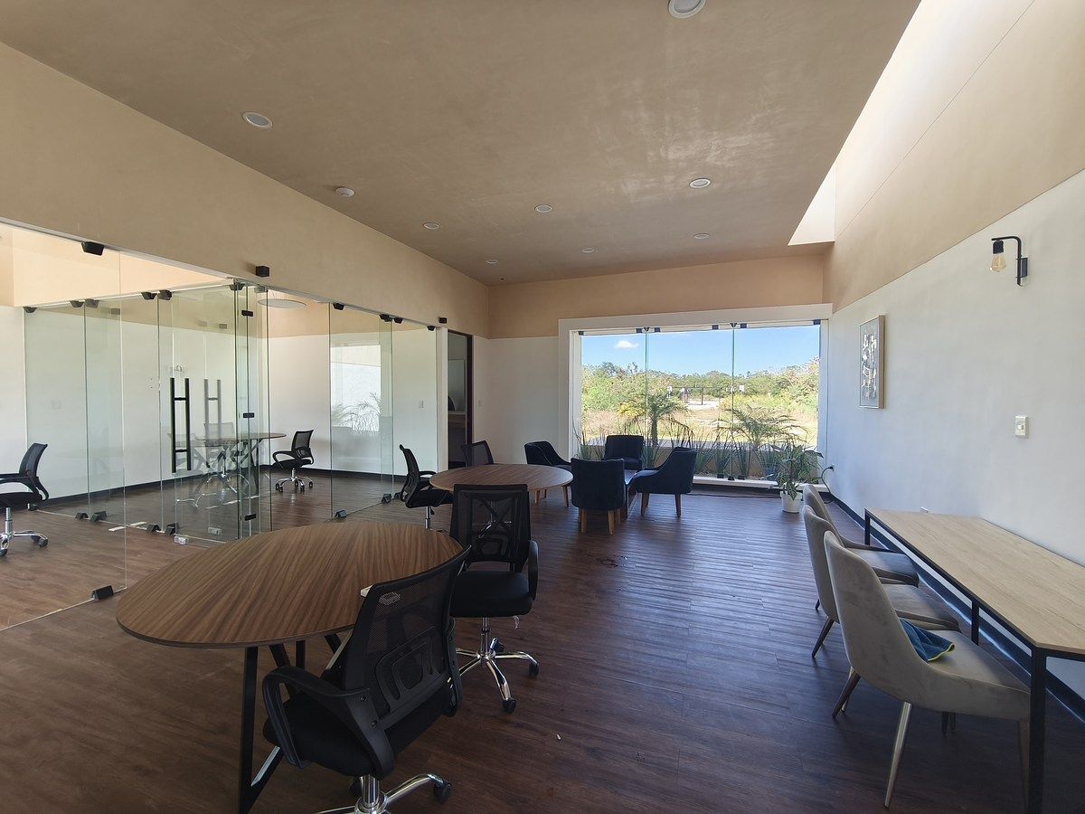 17 of 20: Bussines Spot