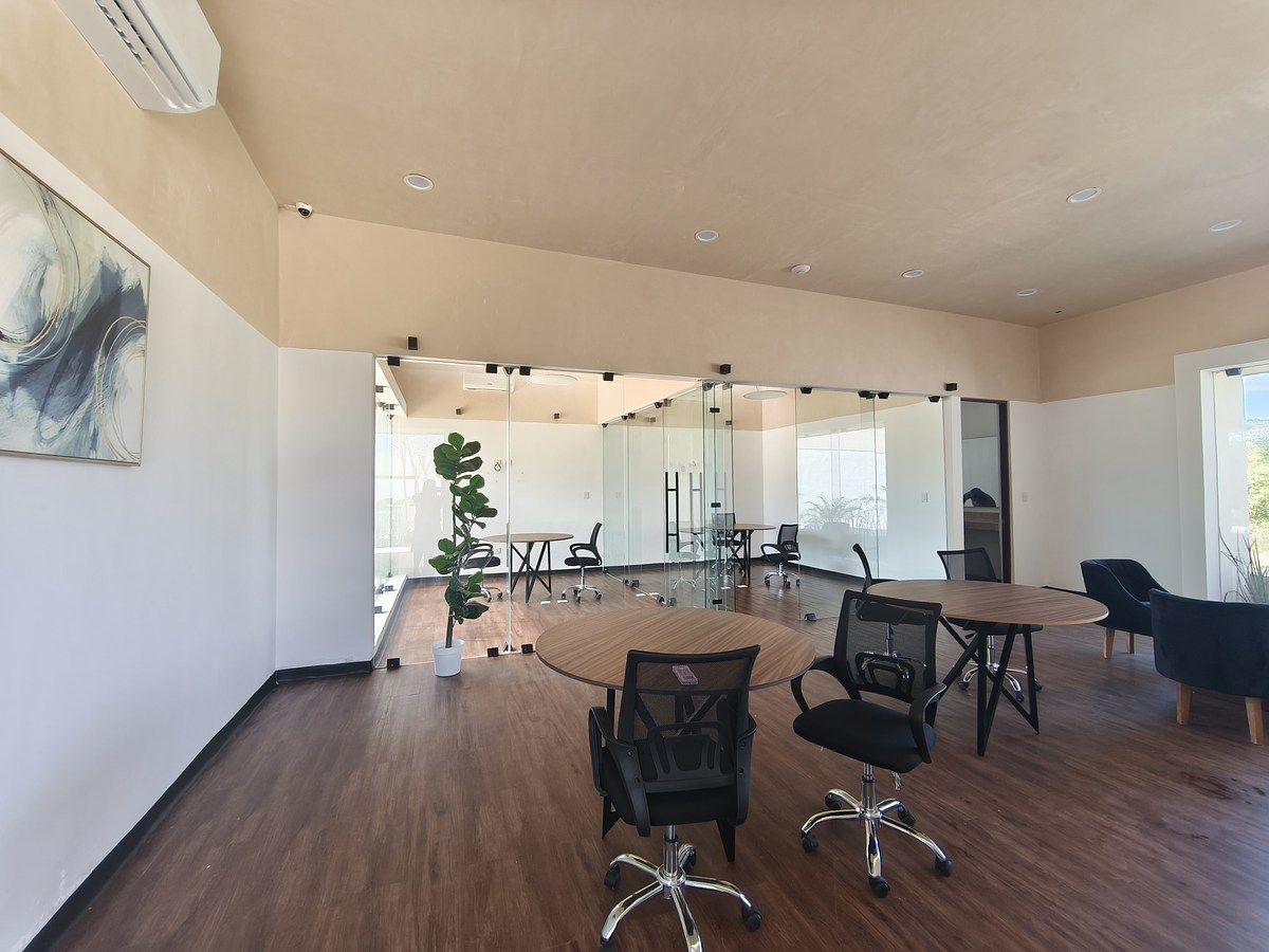 18 of 20: Bussines Spot