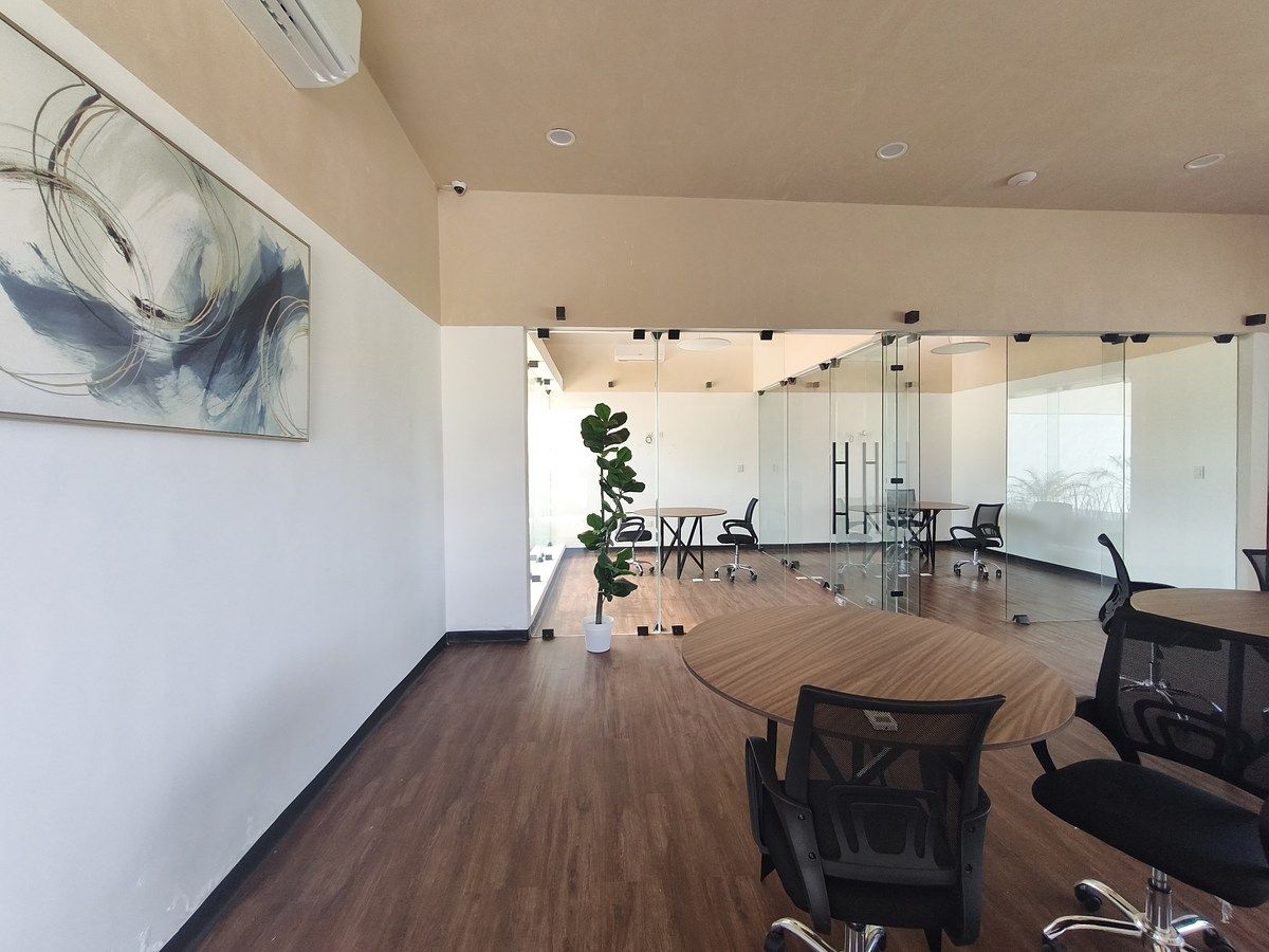 20 of 20: Bussines Spot