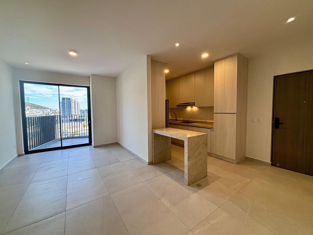 1 de 17: Cocina abierta, área social con amplia terraza techada