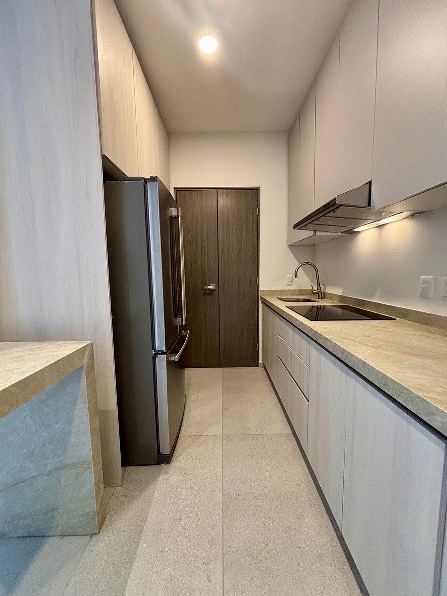 2 de 17: Cocina equipada con parrilla eléctrica, refrigerador, micro