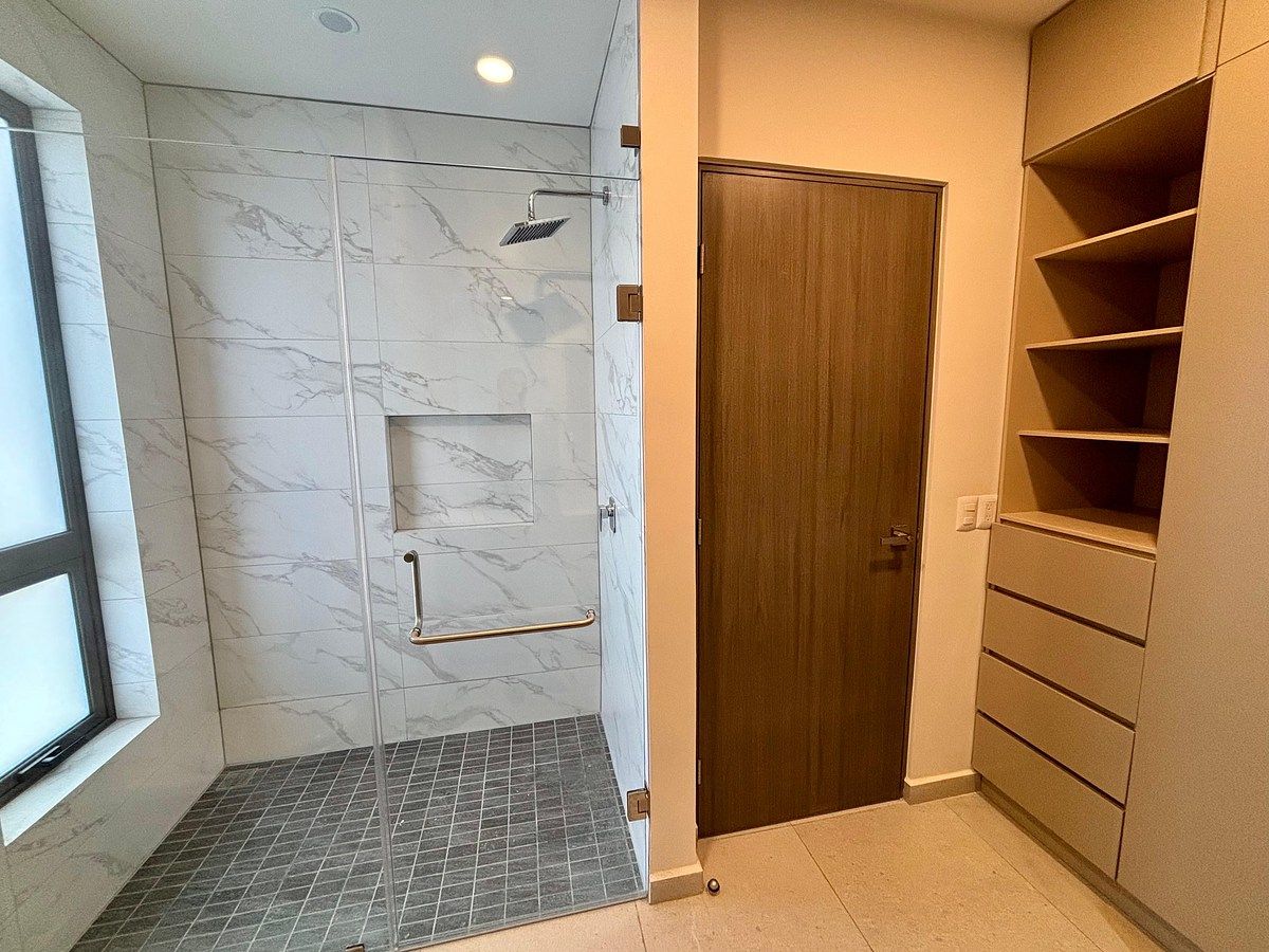 8 de 17: Baño/Vestidor recámara principal