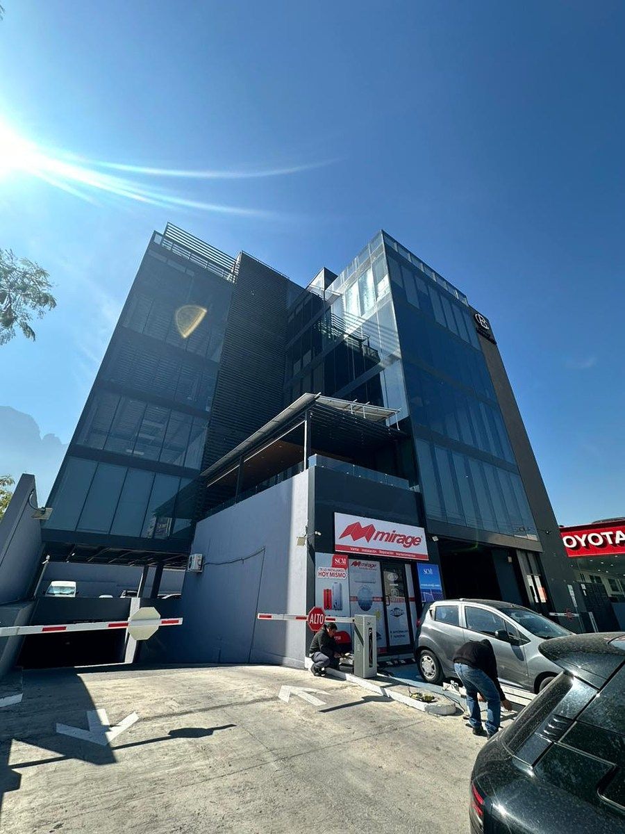 Oficina en Venta en Cumbres Bussines Center