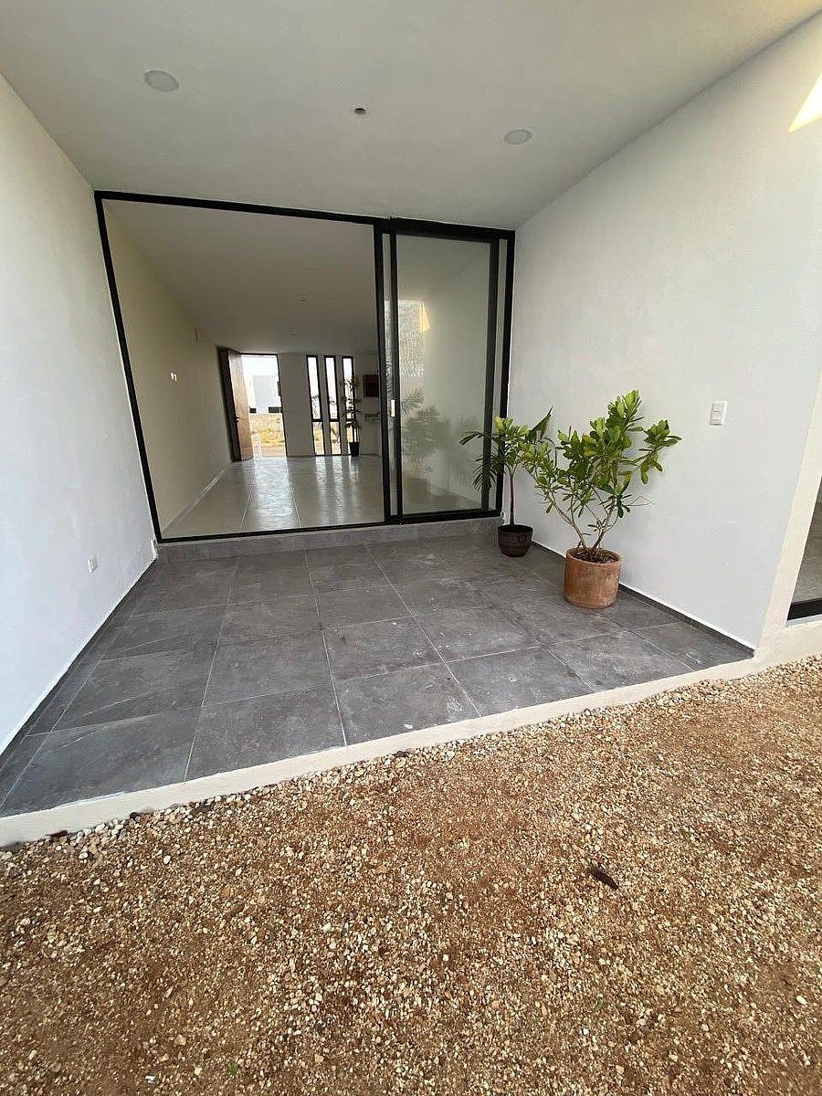 9 of 18: CASA MUESTRA