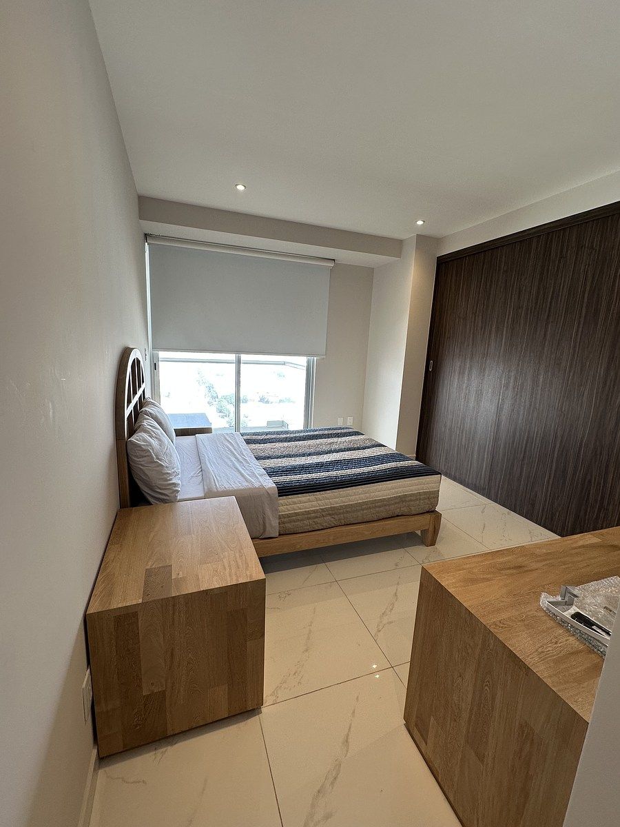 9 de 50: Recámara espaciosa con clóset y balcón