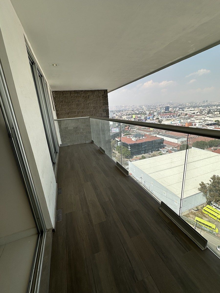 11 de 50: Balcón de recámaras