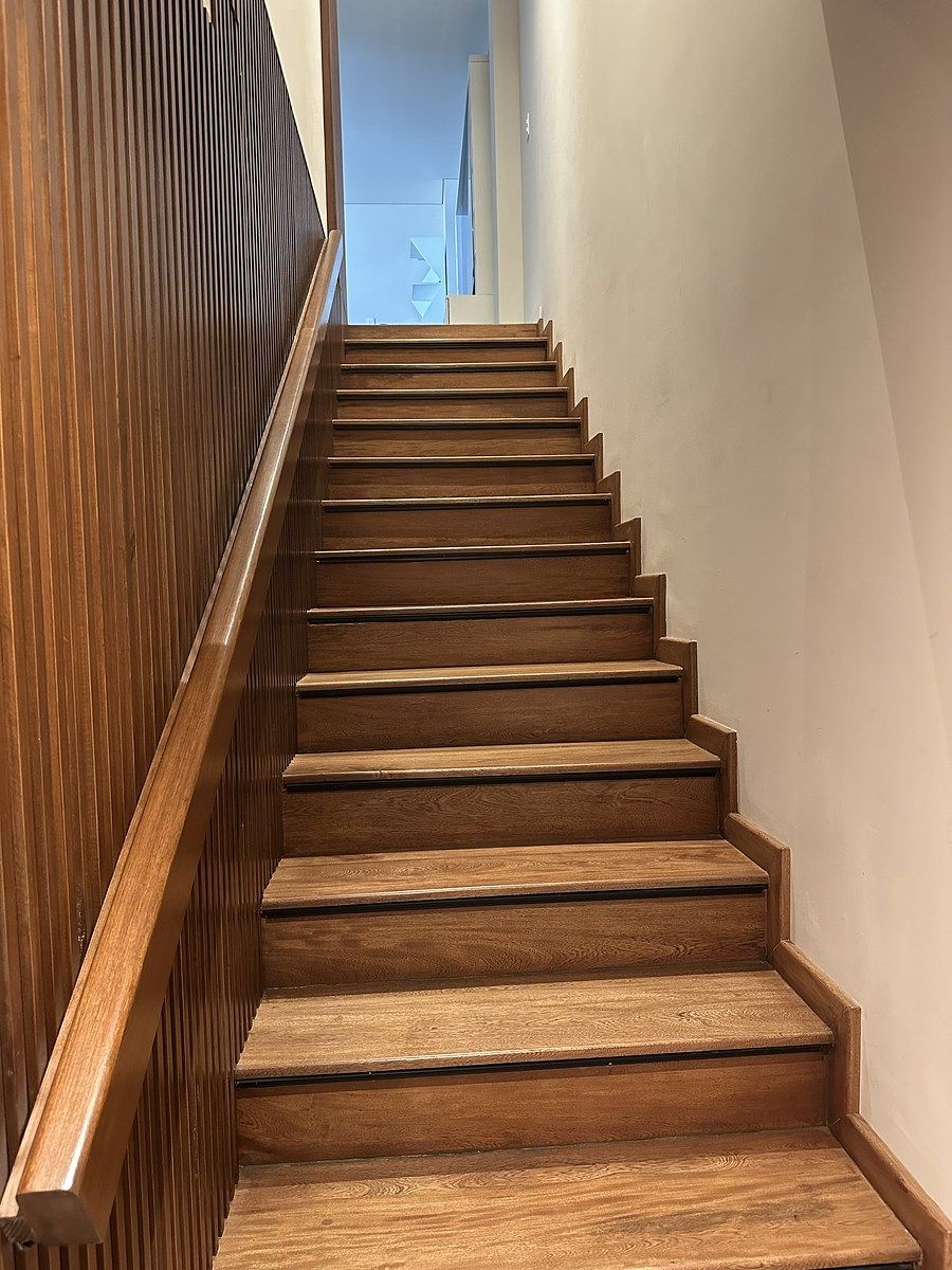 17 de 50: Subida al piso superior