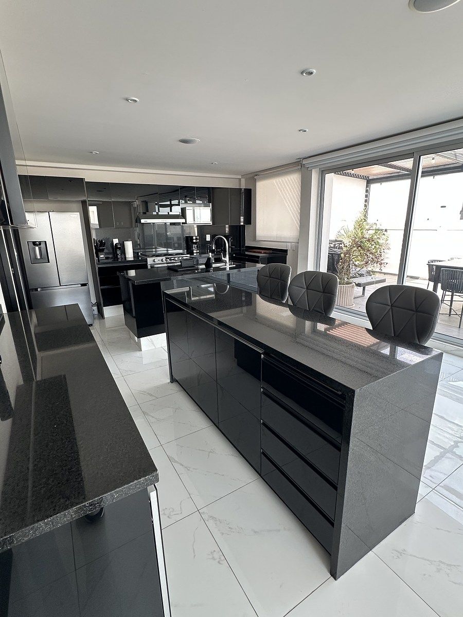 24 de 50: Cantina entre comedor y sala con vista al Roof