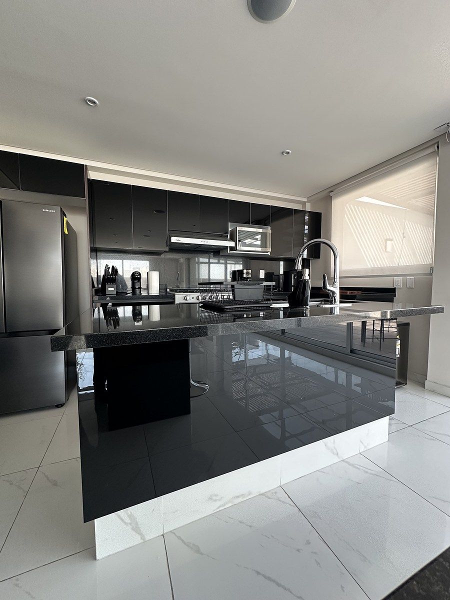 26 de 50: Cocina con isla