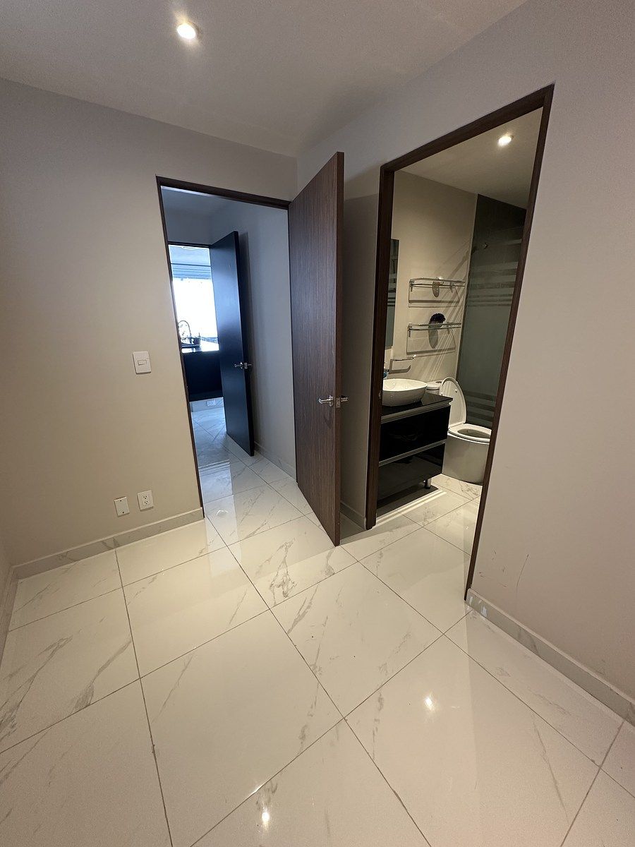 35 de 50: Cuarto de servicio con baño completo