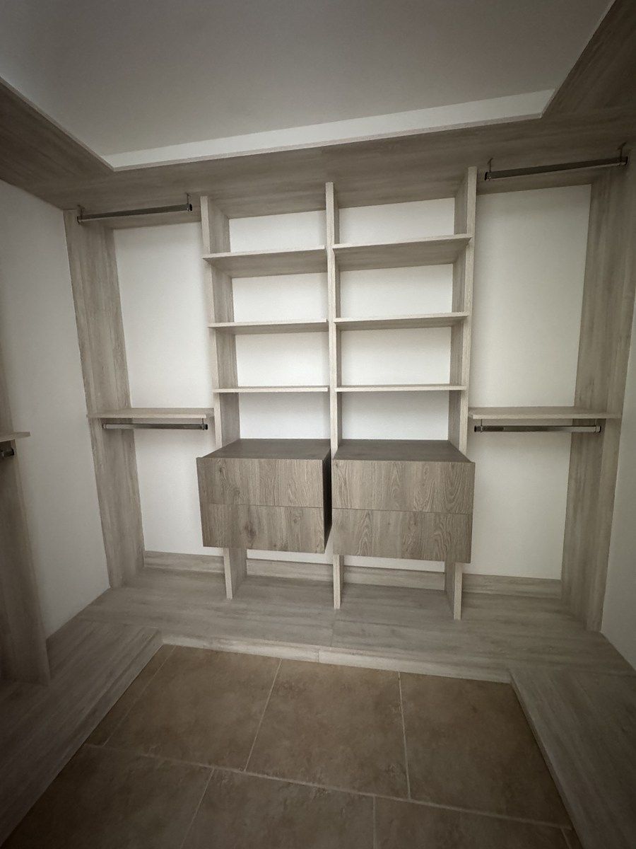 11 of 21: vestidor principal