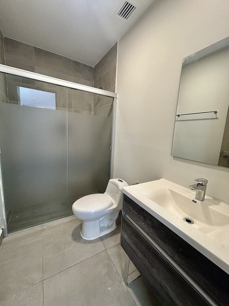 6 of 15: Baño Pricipal