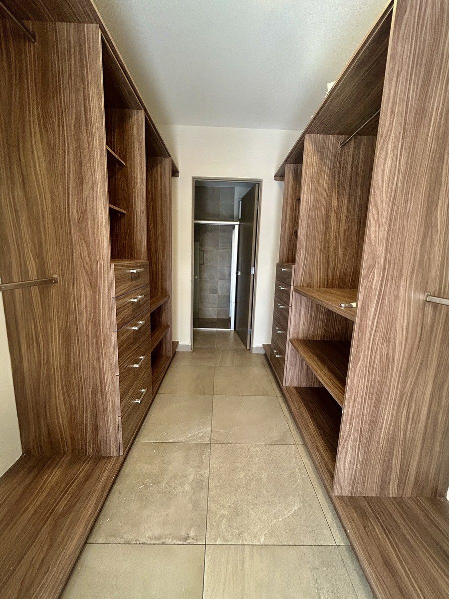 5 of 15: Closet Recamara Principal