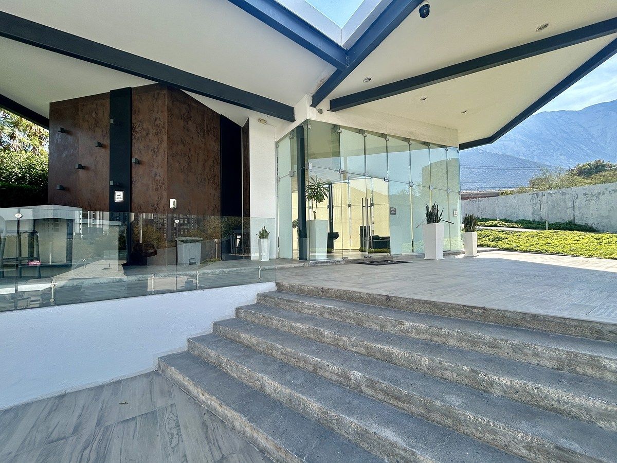 15 of 15: Asador con salon de TV