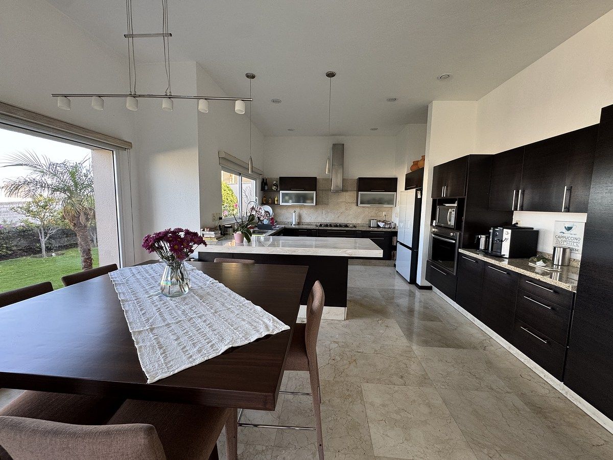 8 of 20: cocina y desayunador