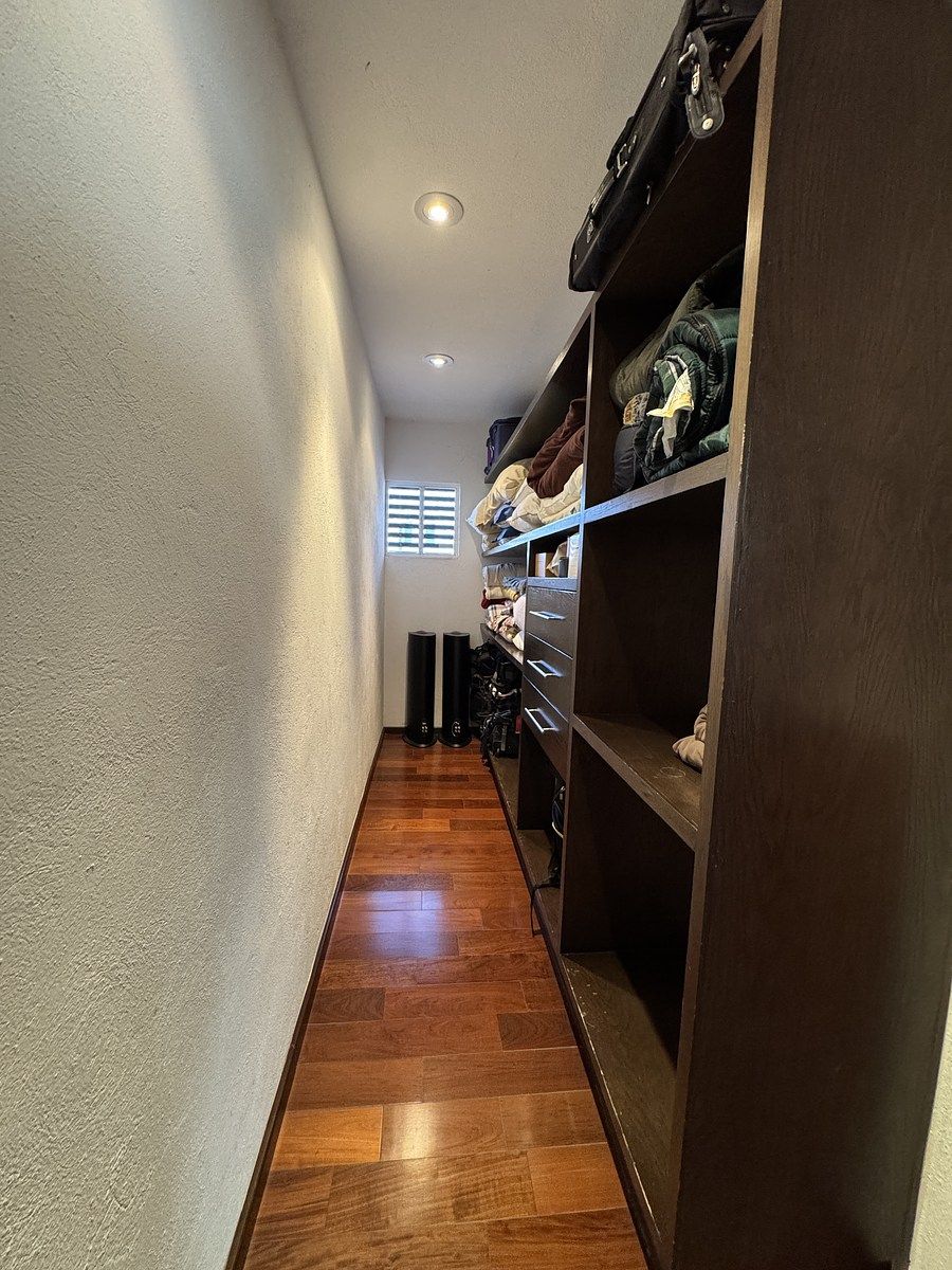 16 of 20: closet de blancos