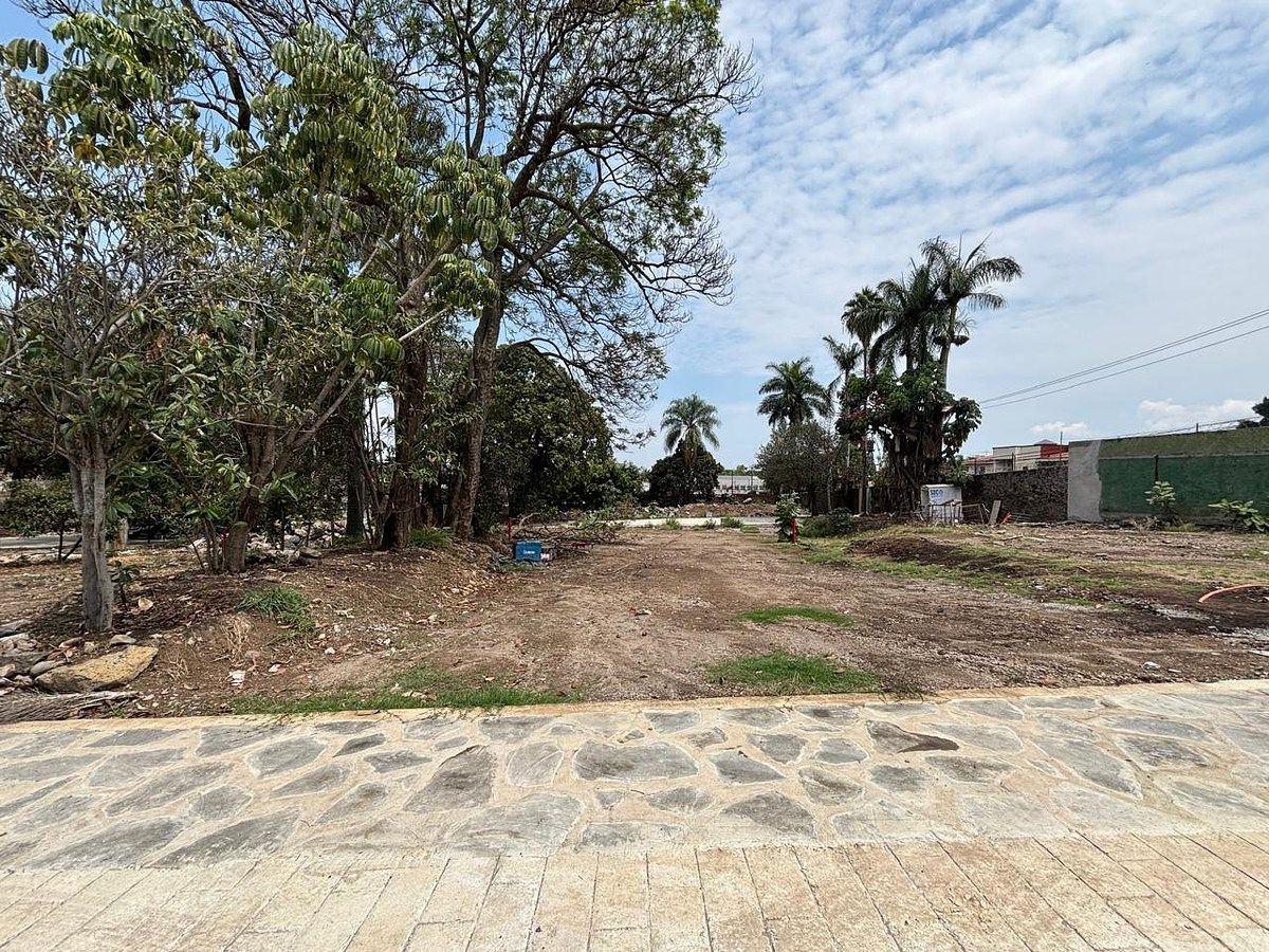TERRENO-LOTE RESIDENCIAL EN VENTA EN JACARANDAS CUERNAVACA