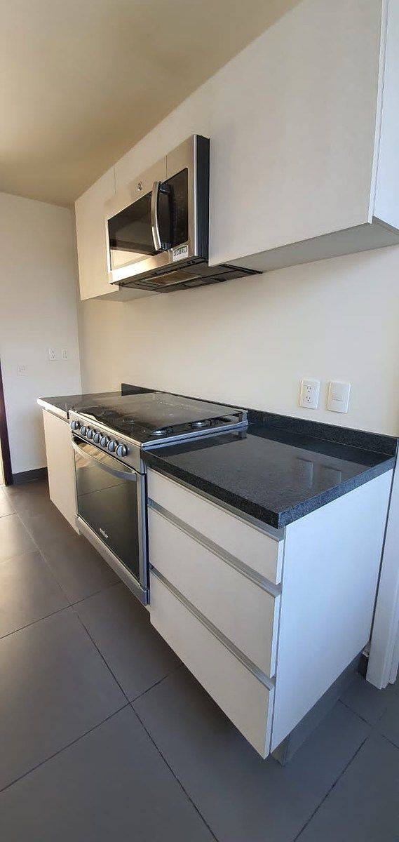 19 de 34: Cocina (Vista lateral 2)