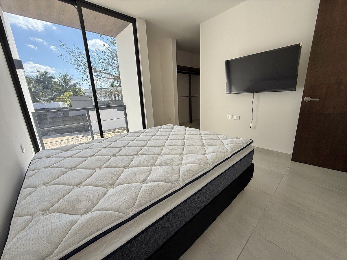 16 de 30: recámara con balcón, baño privado y walk.in closet