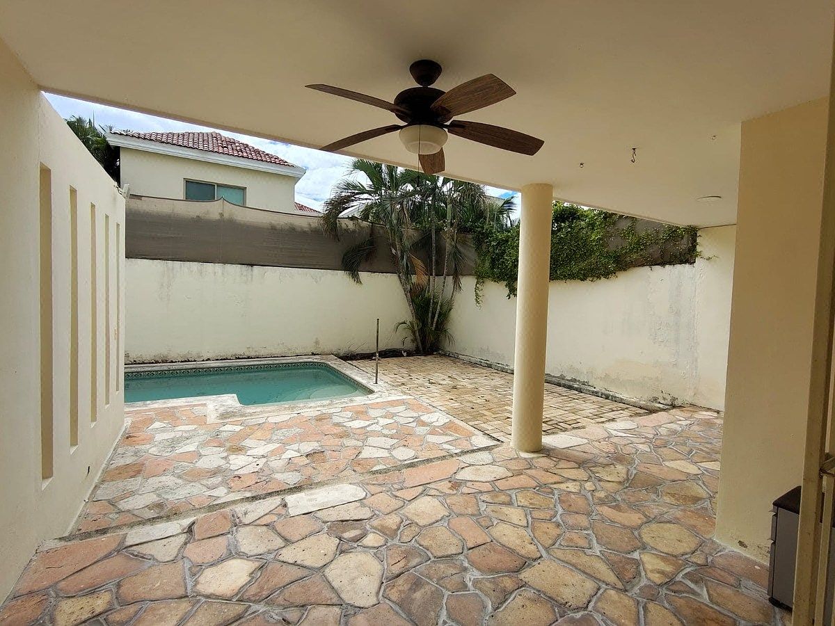 En Venta Casa con Alberca Ubicada en Residencial Montecristo, Merida