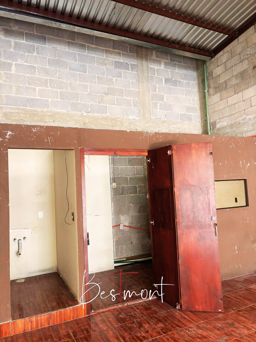 5 de 9: Interior local