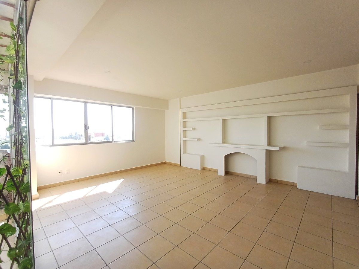 2 of 21: Sala comedor