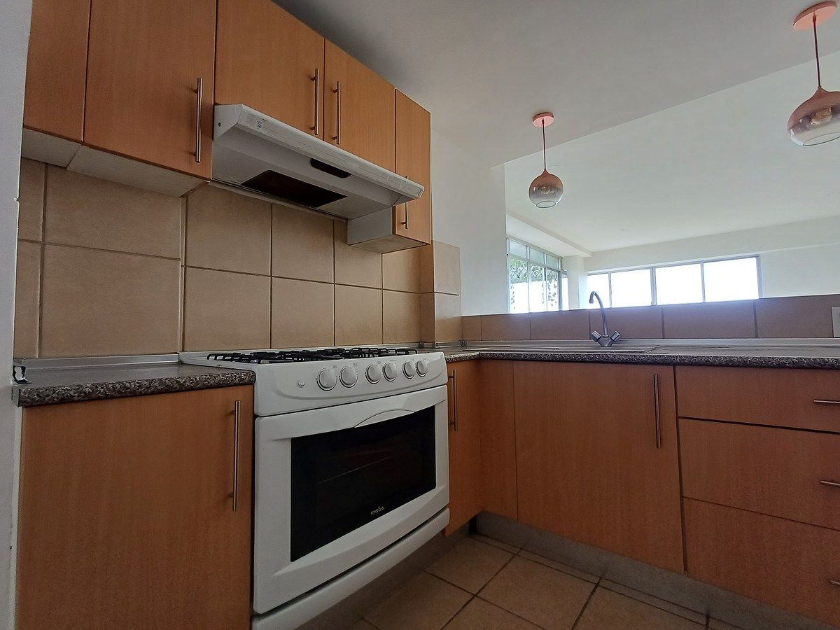 10 of 21: Cocina integral