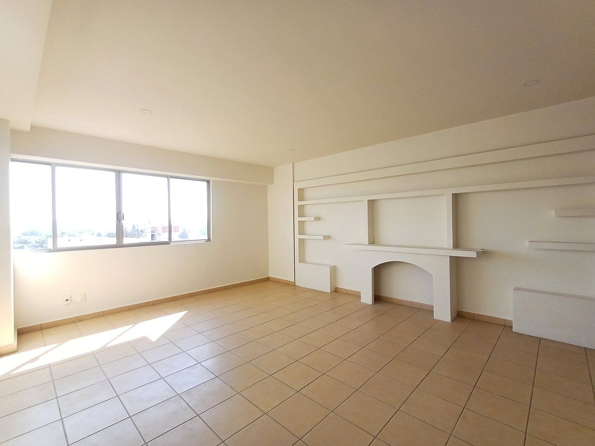 3 of 21: Sala comedor