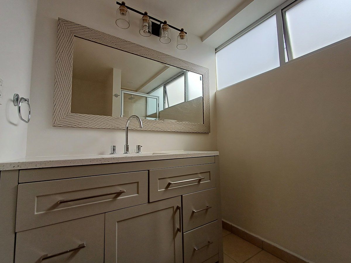 13 of 21: Baño habitación principal