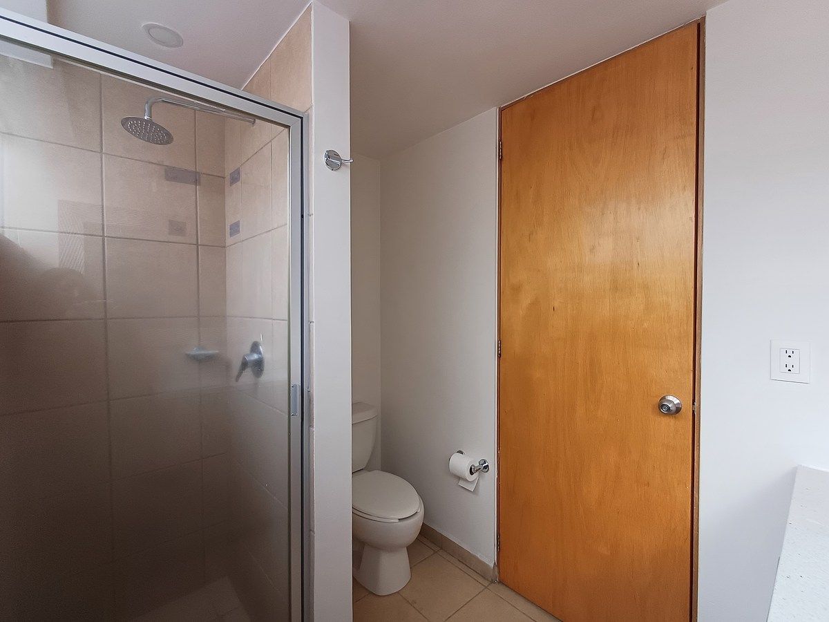 14 of 21: Baño habitación principal