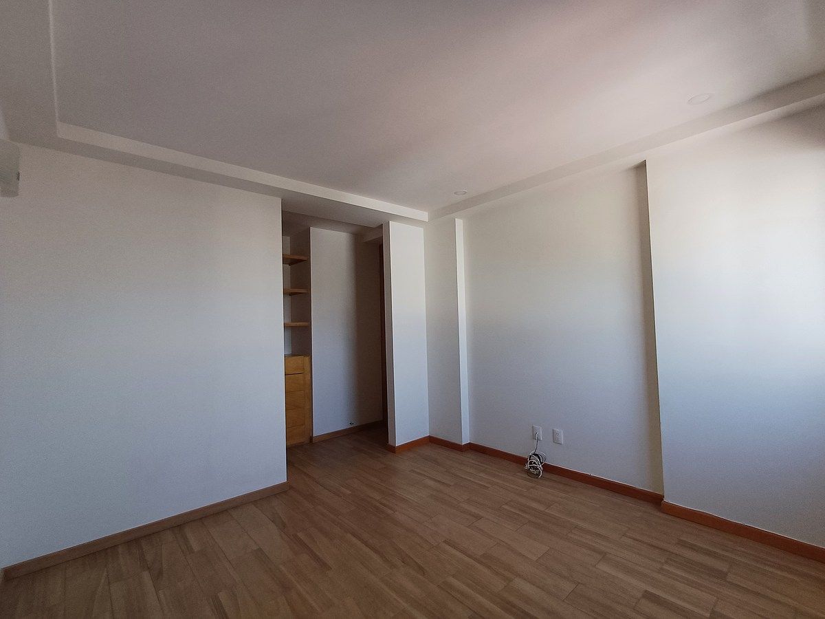 12 of 21: Habitación principal