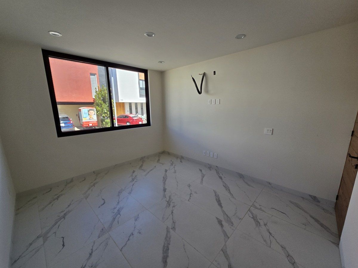 15 de 47: Recámara planta baja / Estudio