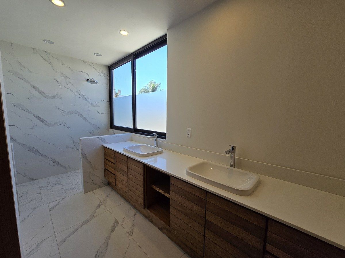 22 de 47: Baño recámara principal